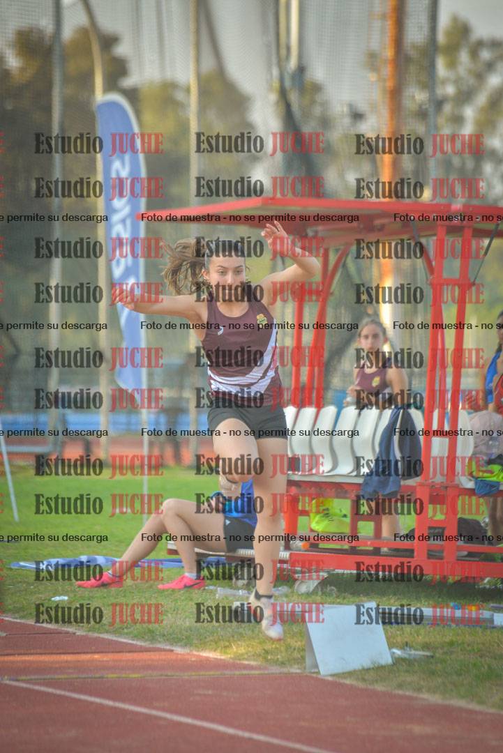 Fotos del salto en largo de mujeres