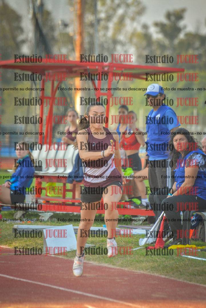Fotos del salto en largo de mujeres