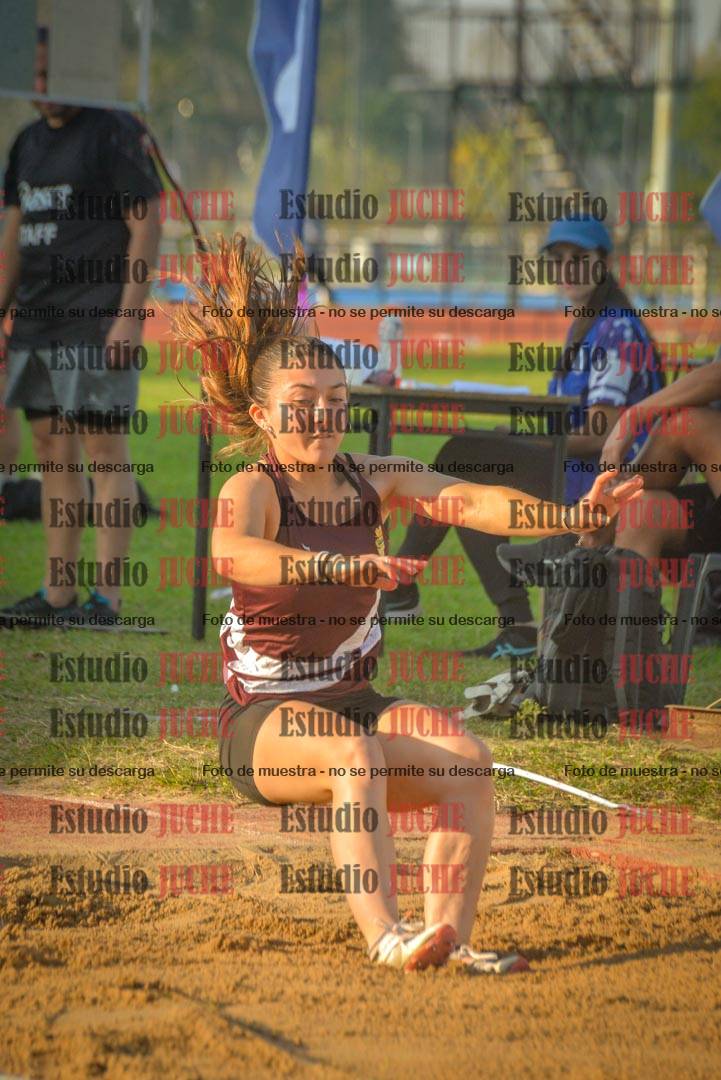 Fotos del salto en largo de mujeres