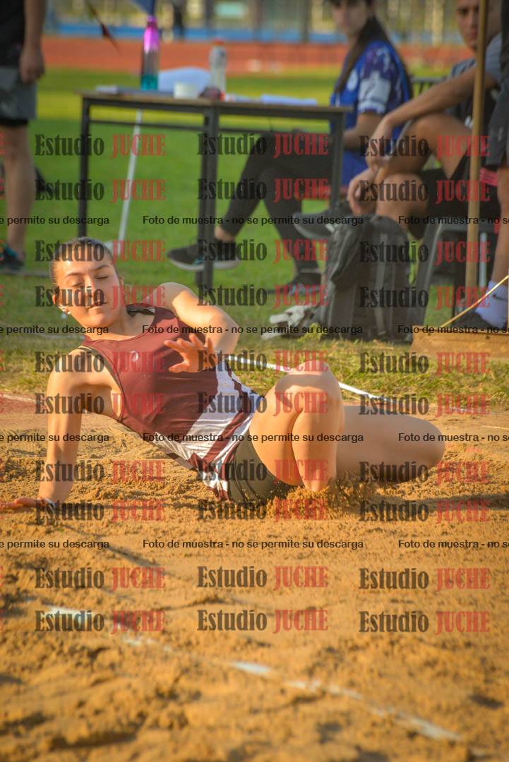 Fotos del salto en largo de mujeres