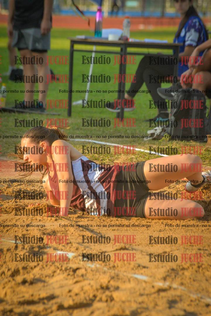 Fotos del salto en largo de mujeres