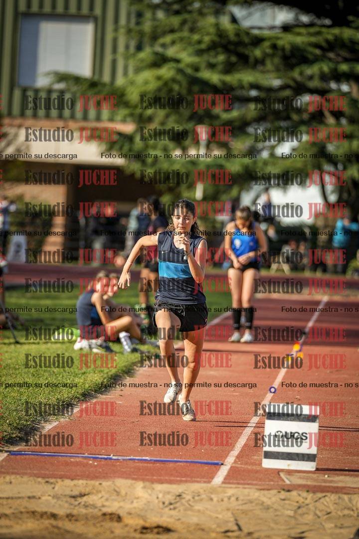 Fotos del salto en largo de mujeres
