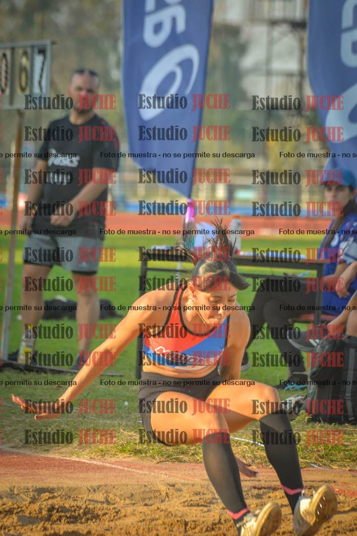 Fotos del salto en largo de mujeres