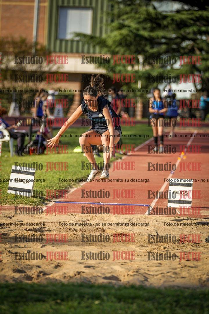 Fotos del salto en largo de mujeres
