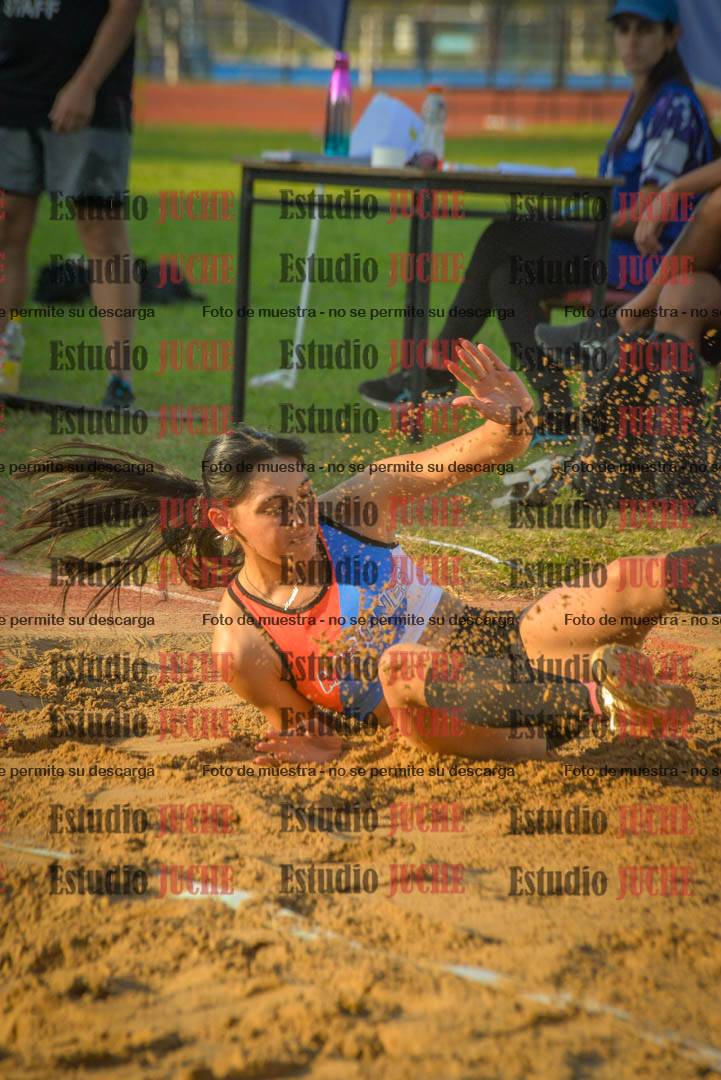 Fotos del salto en largo de mujeres