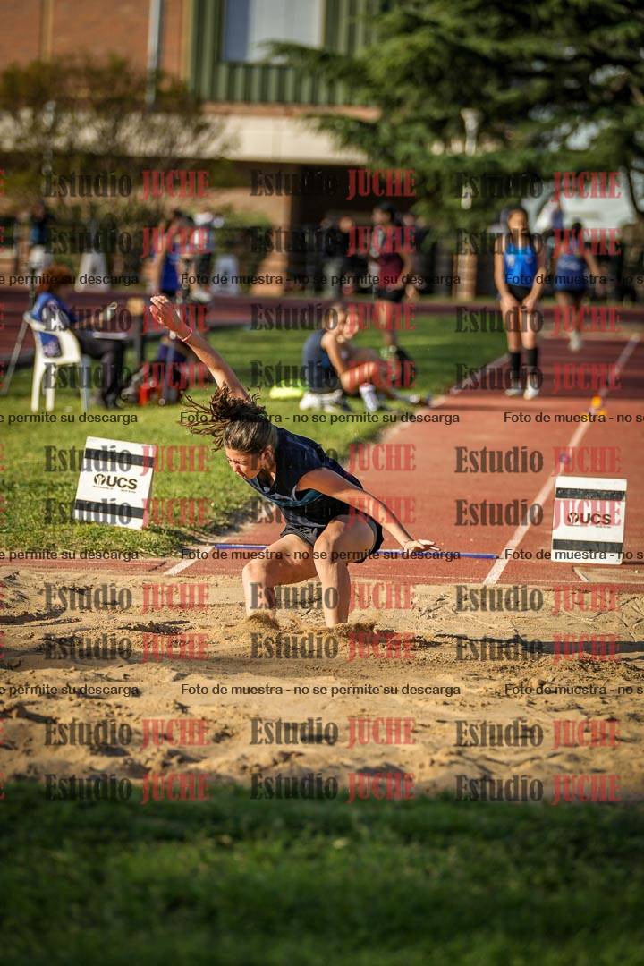 Fotos del salto en largo de mujeres