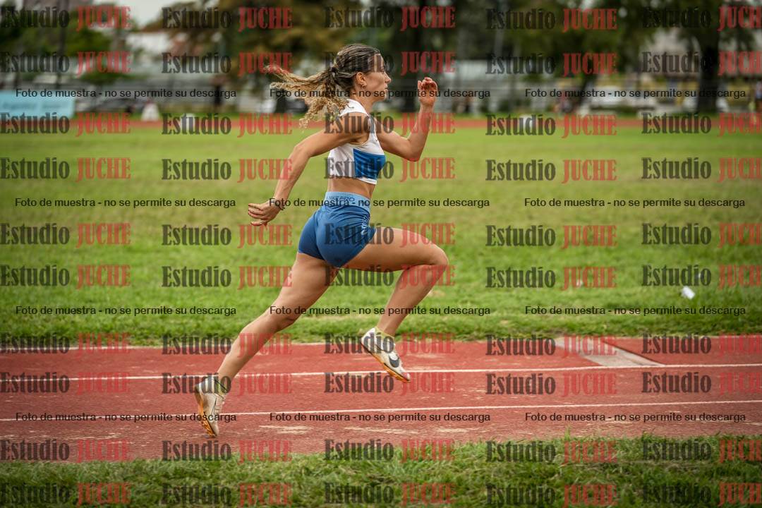 Fotos del salto en largo de mujeres - mayores