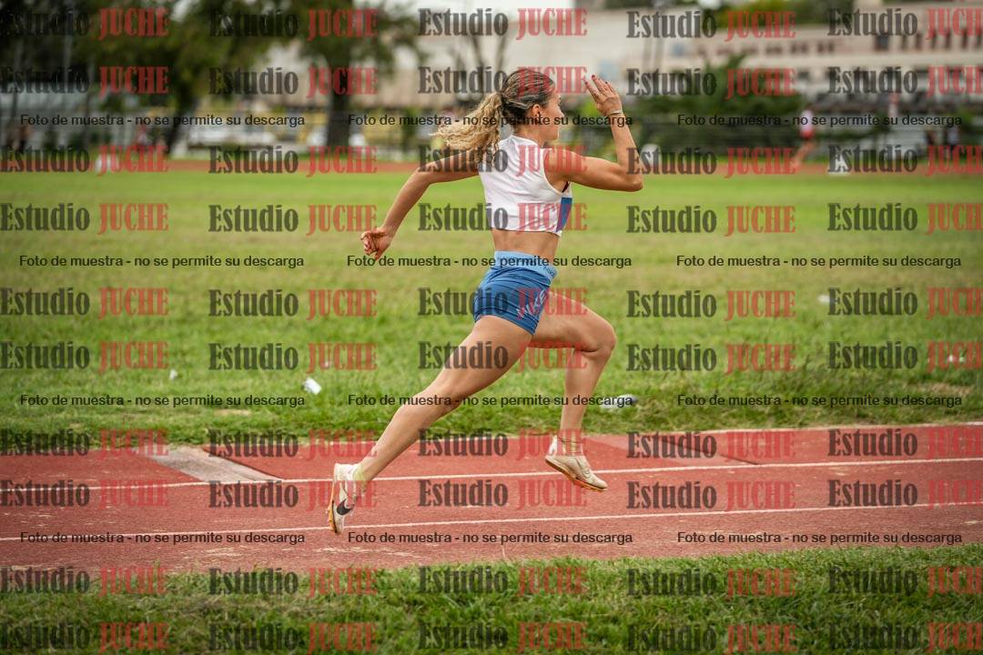 Fotos del salto en largo de mujeres - mayores