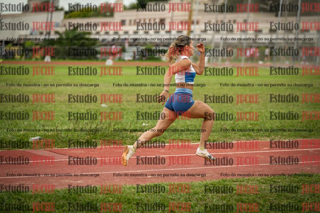 Fotos del salto en largo de mujeres - mayores