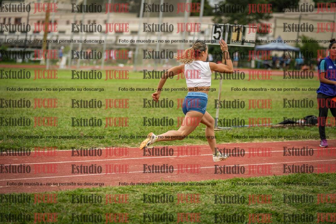Fotos del salto en largo de mujeres - mayores