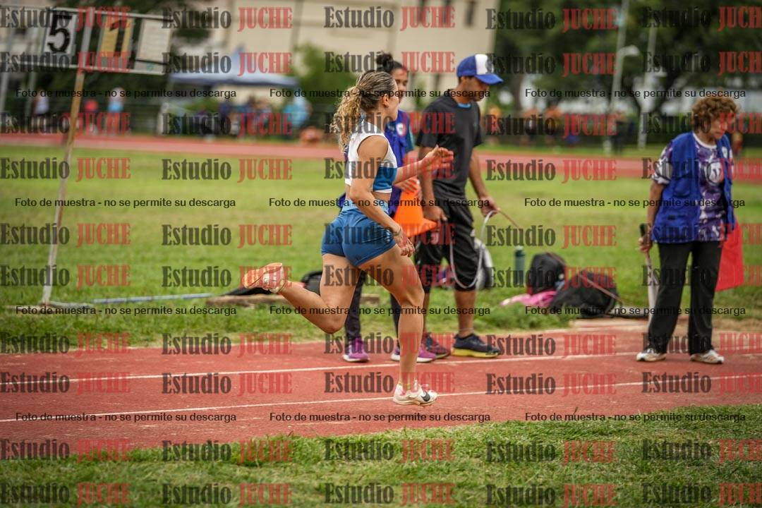 Fotos del salto en largo de mujeres - mayores