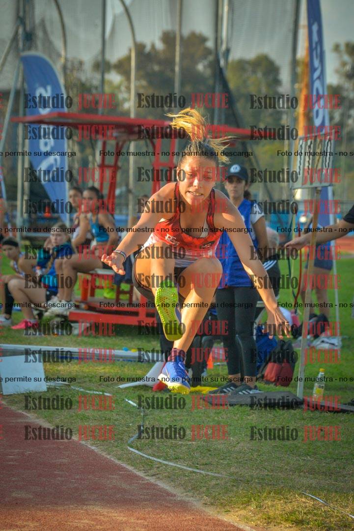 Fotos del salto en largo de mujeres