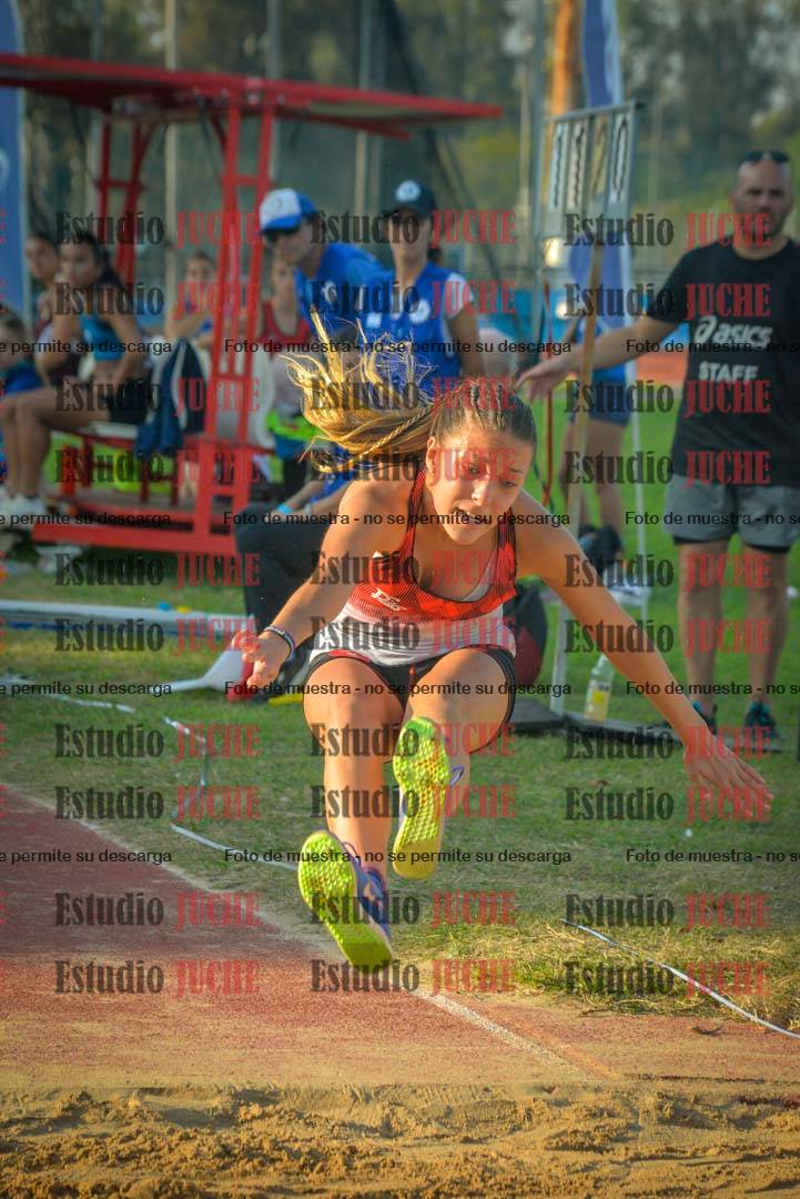 Fotos del salto en largo de mujeres