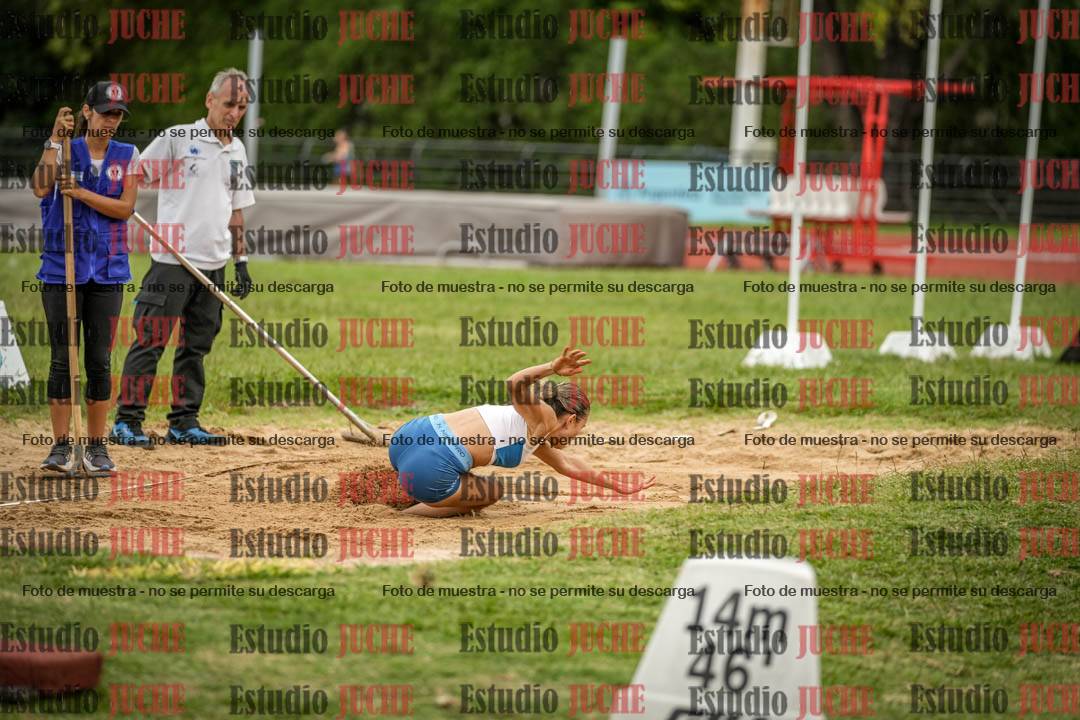 Fotos del salto en largo de mujeres - mayores