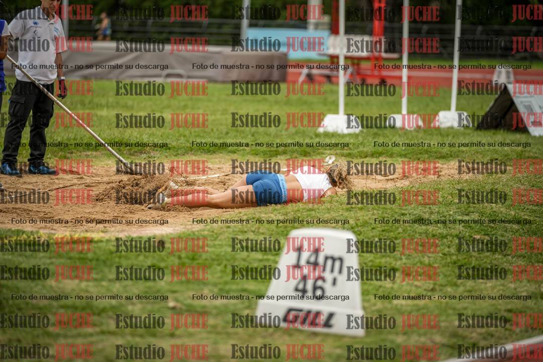 Fotos del salto en largo de mujeres - mayores