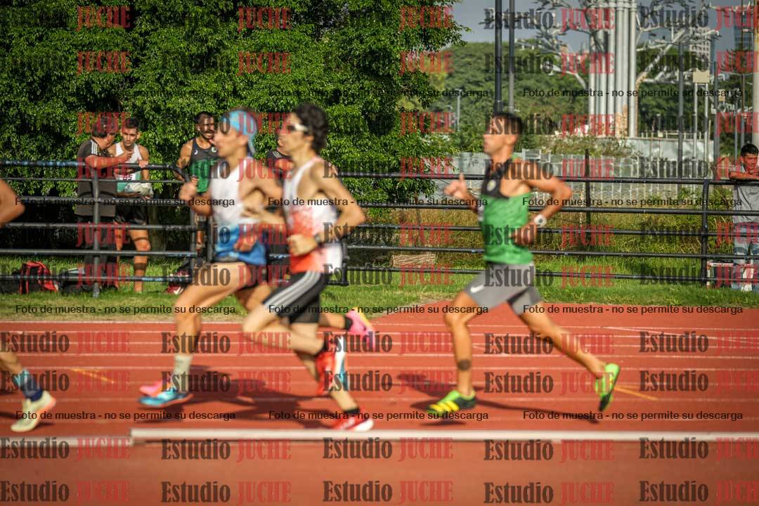 Fotos de los 3000 m llanos de varones