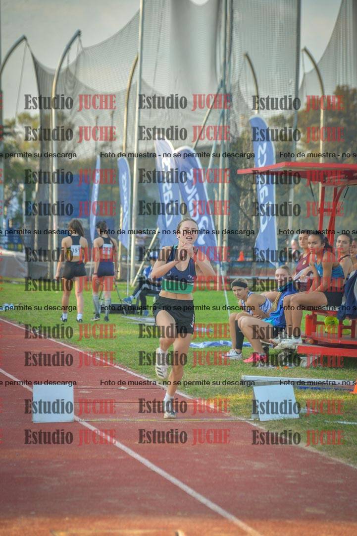 Fotos del salto en largo de mujeres