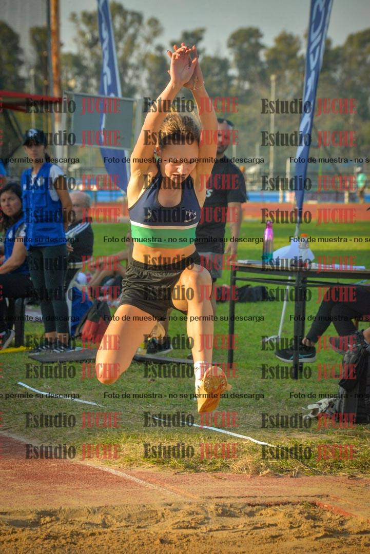 Fotos del salto en largo de mujeres