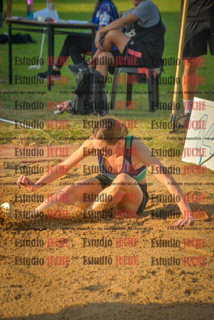 Fotos del salto en largo de mujeres