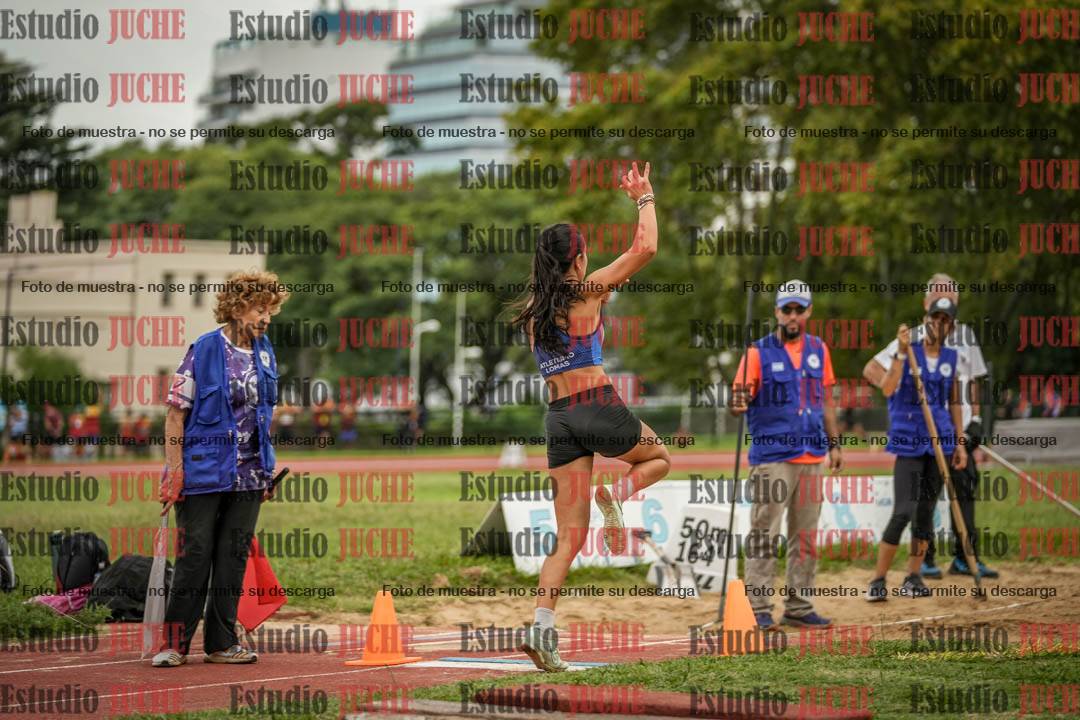 Fotos del salto en largo de mujeres - mayores