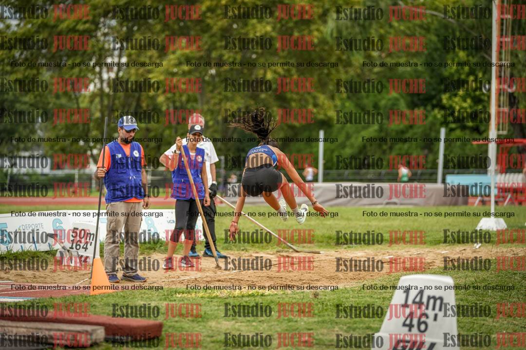 Fotos del salto en largo de mujeres - mayores