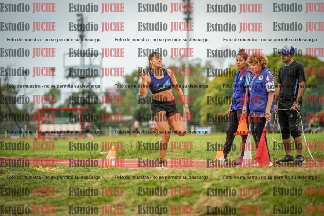 Fotos del salto en largo de mujeres - mayores
