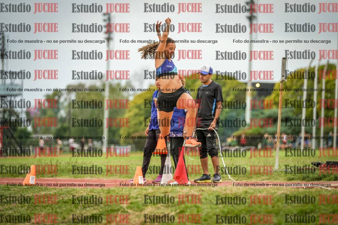Fotos del salto en largo de mujeres - mayores