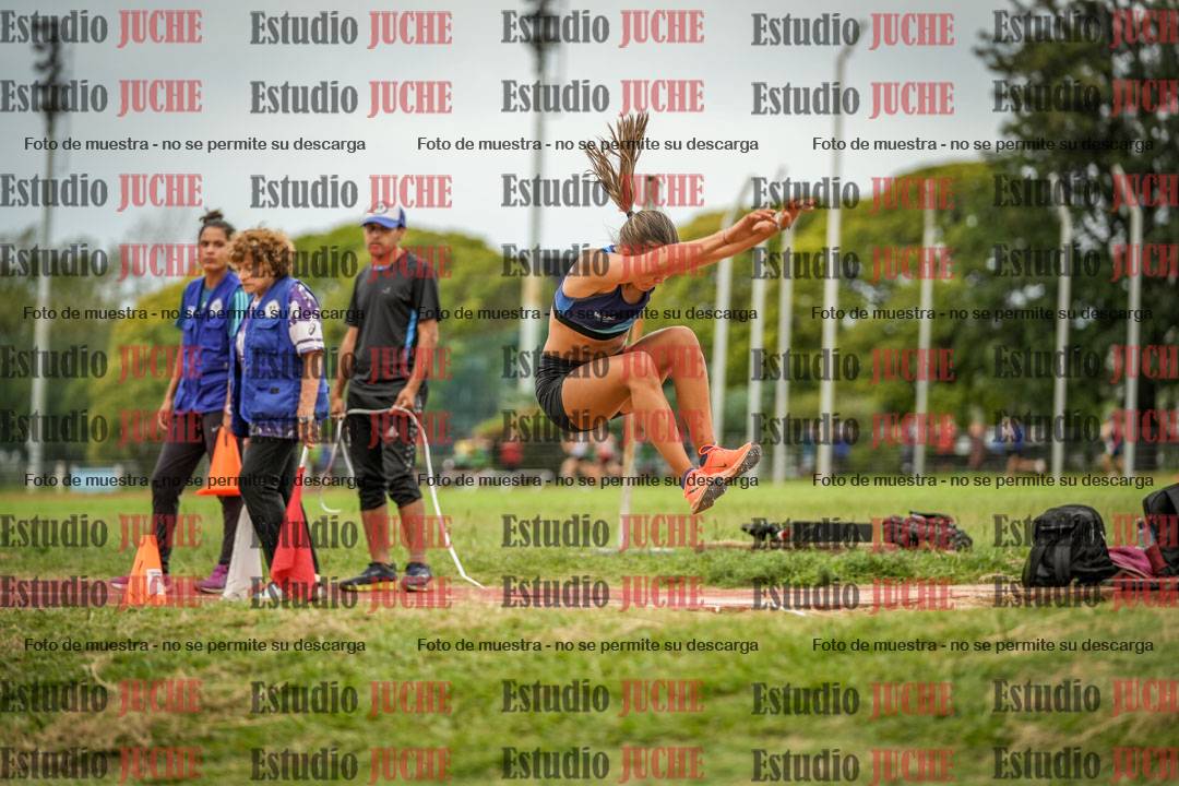 Fotos del salto en largo de mujeres - mayores