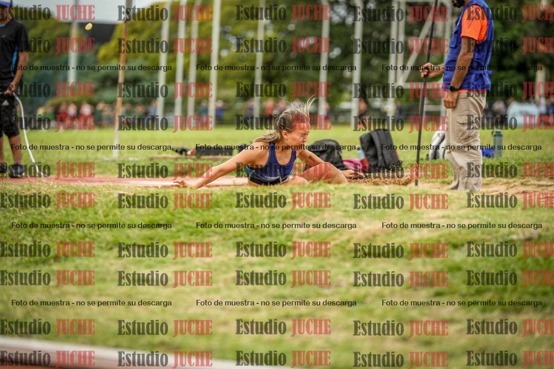 Fotos del salto en largo de mujeres - mayores