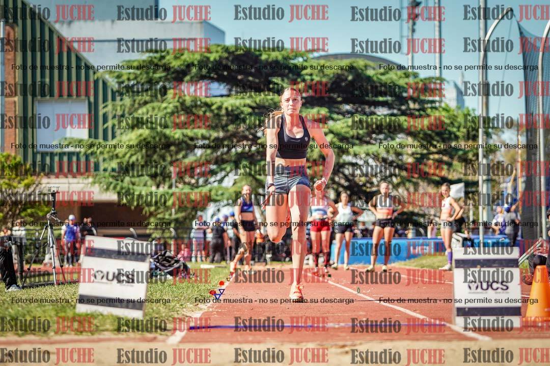 Fotos del salto en largo de mujeres
