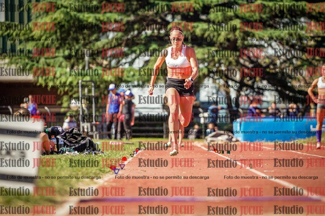 Fotos del salto en largo de mujeres