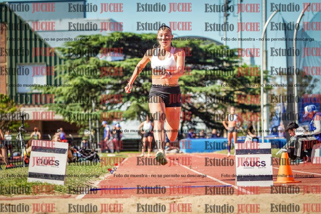 Fotos del salto en largo de mujeres