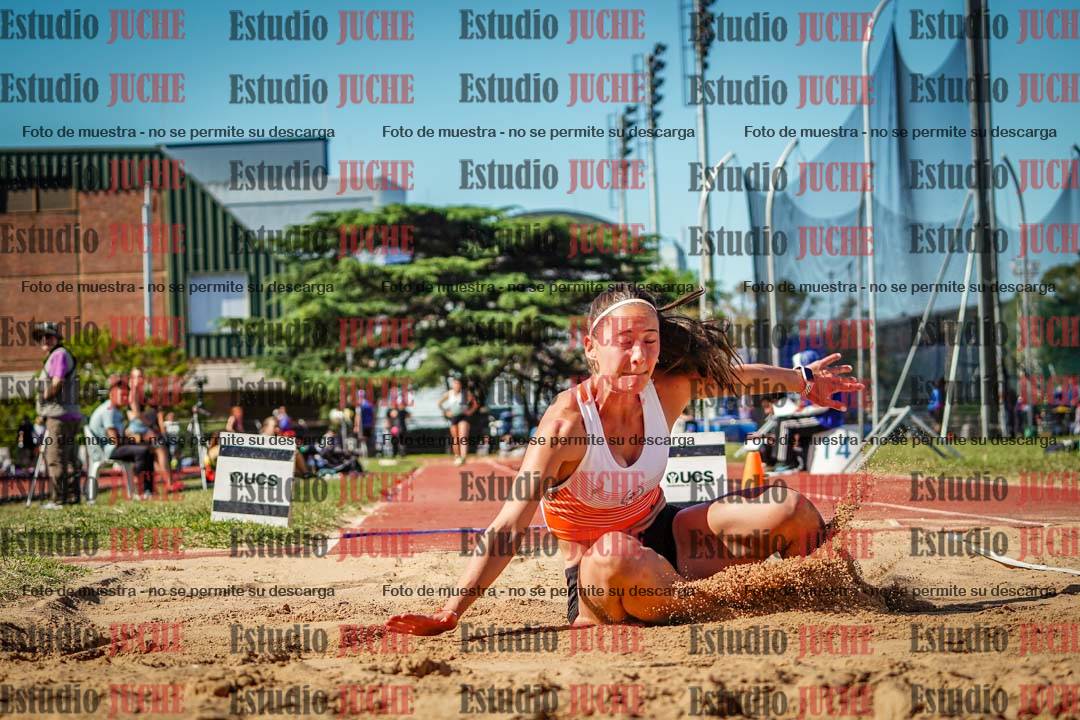 Fotos del salto en largo de mujeres