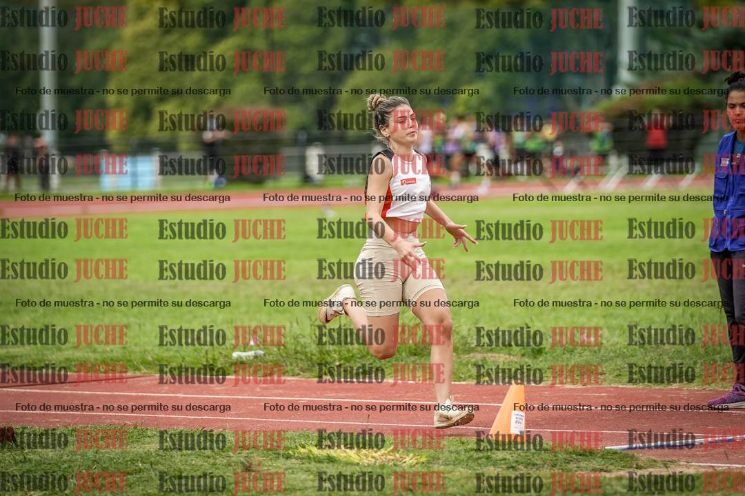 Fotos del salto en largo de mujeres - mayores