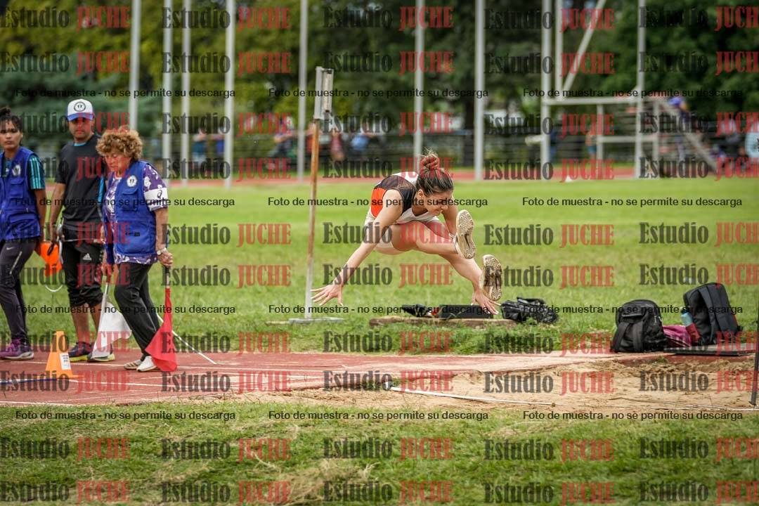 Fotos del salto en largo de mujeres - mayores