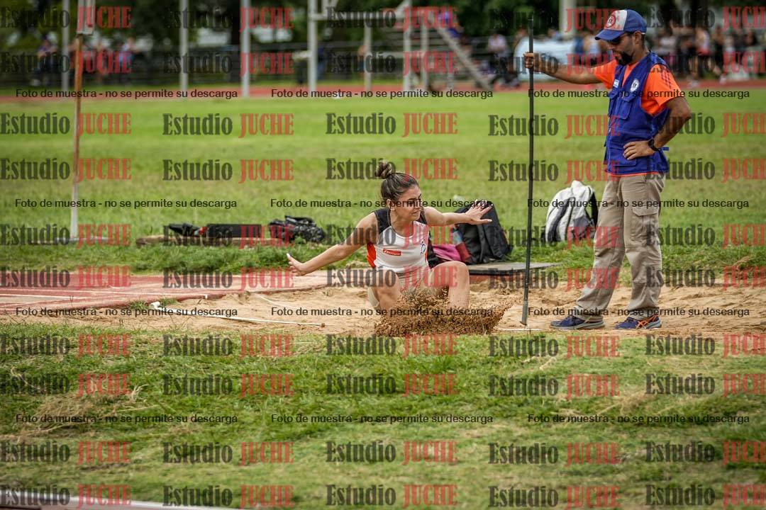 Fotos del salto en largo de mujeres - mayores