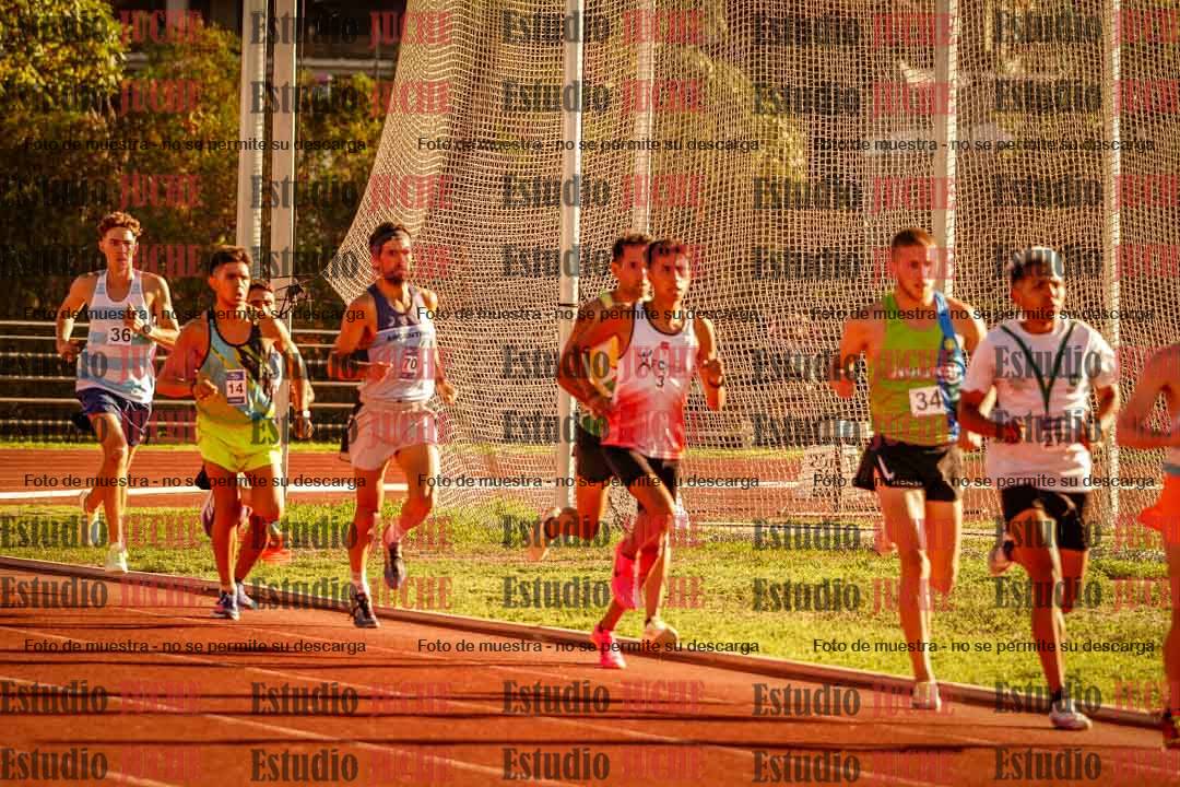 Fotos de los 3000 m llanos de varones