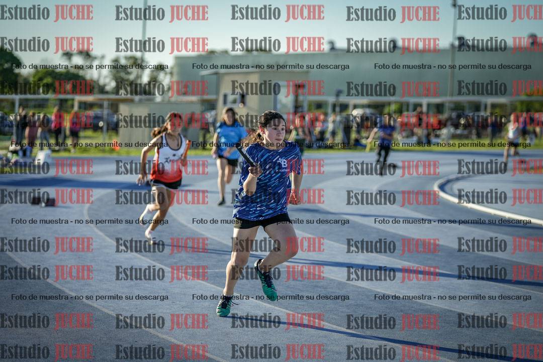 Fotos de las Postas 5x80 m de mujeres y varones