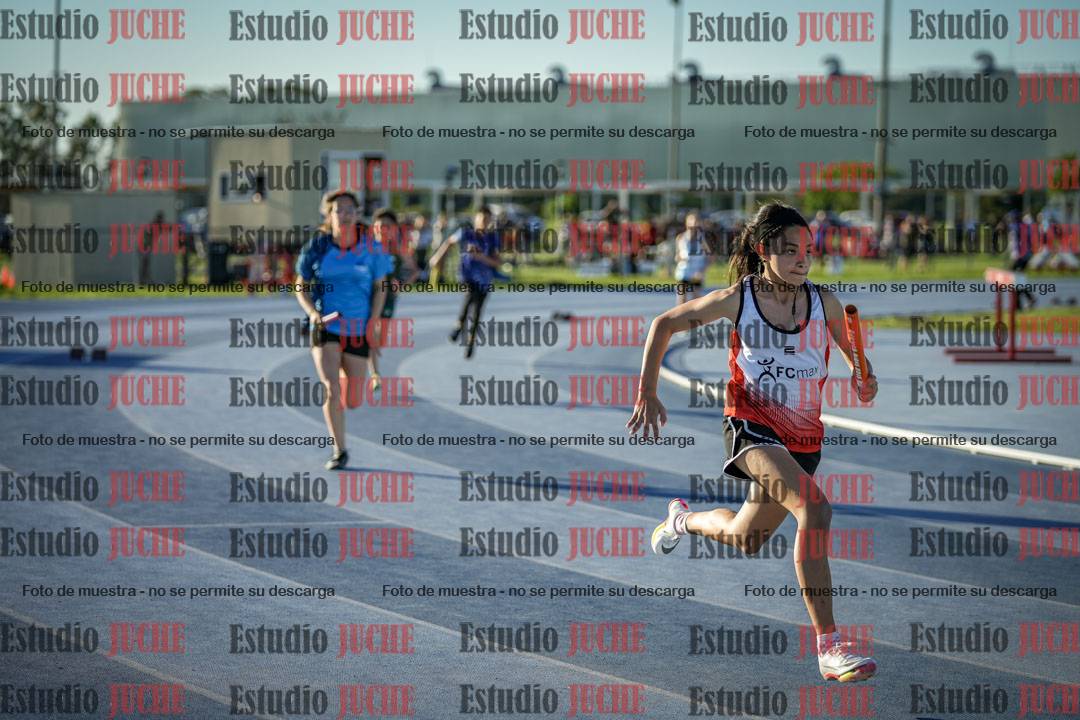 Fotos de las Postas 5x80 m de mujeres y varones