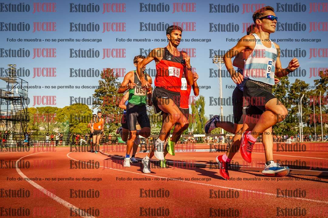 Fotos de los 3000 m llanos de varones