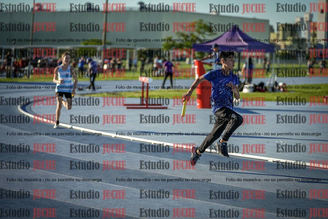 Fotos de las Postas 5x80 m de mujeres y varones