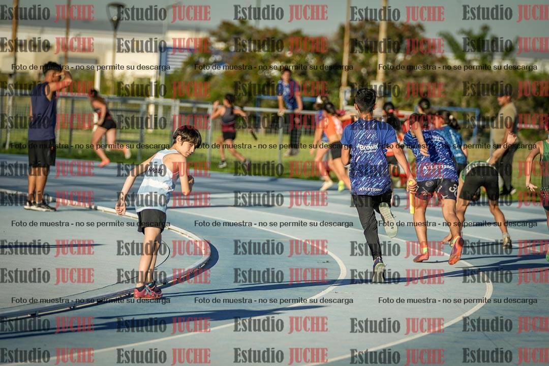 Fotos de las Postas 5x80 m de mujeres y varones