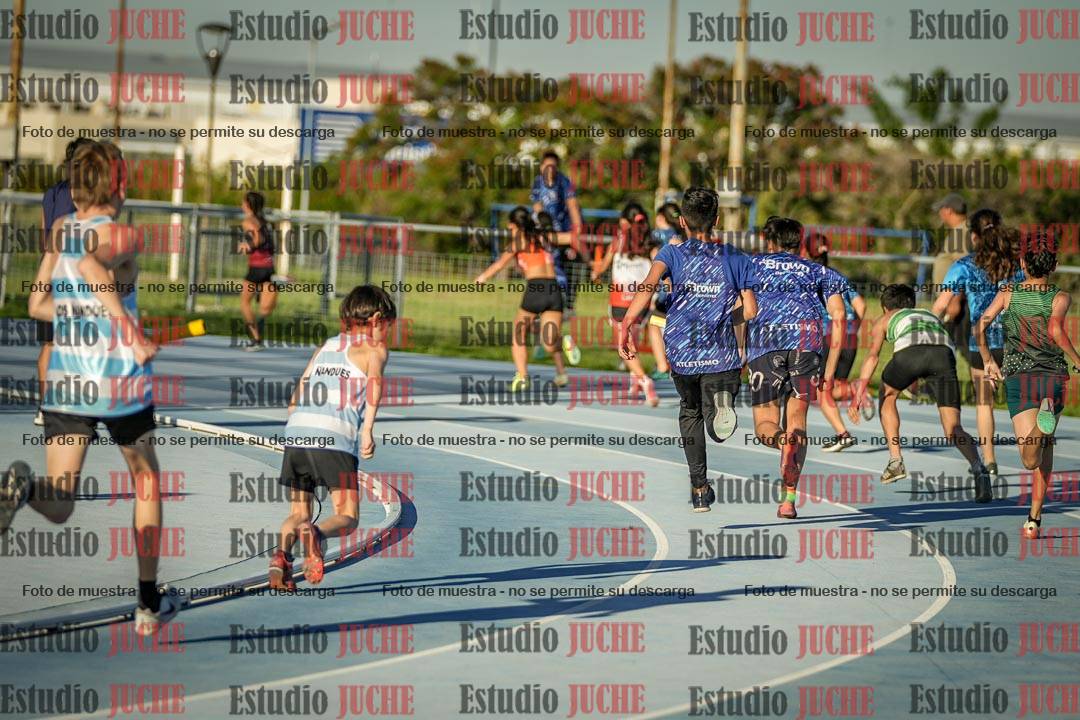 Fotos de las Postas 5x80 m de mujeres y varones