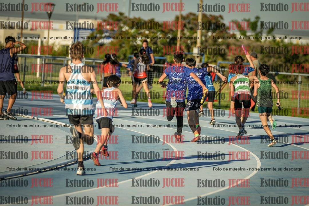 Fotos de las Postas 5x80 m de mujeres y varones
