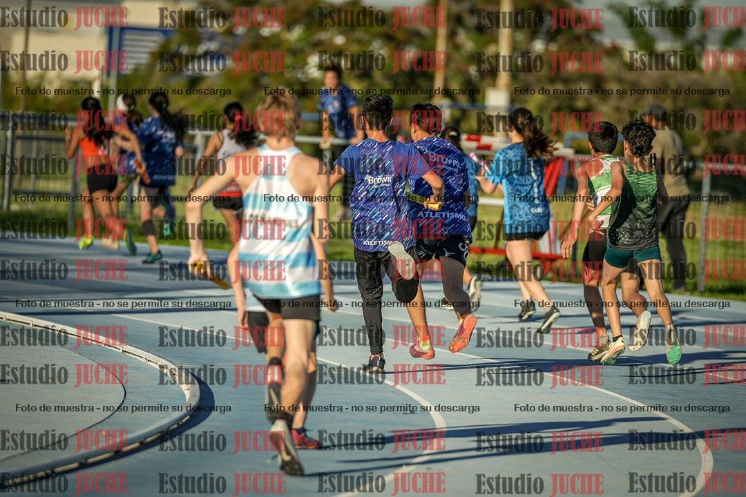 Fotos de las Postas 5x80 m de mujeres y varones