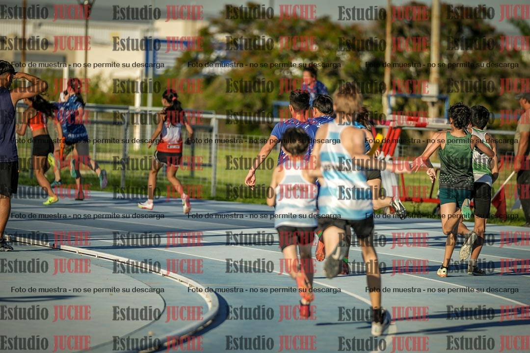 Fotos de las Postas 5x80 m de mujeres y varones