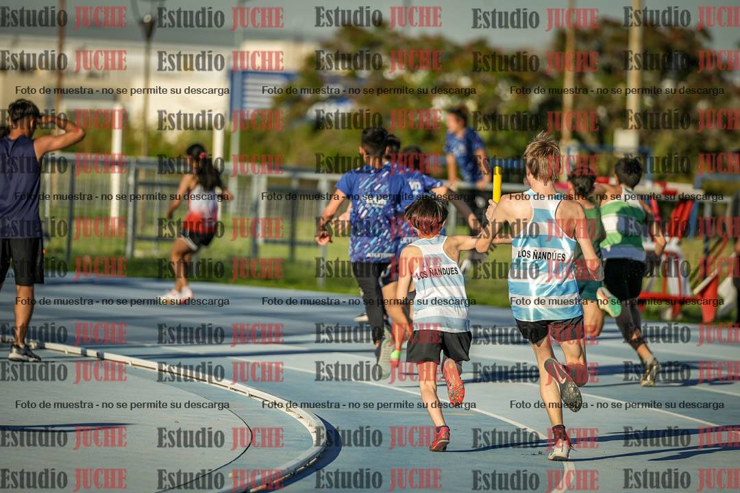 Fotos de las Postas 5x80 m de mujeres y varones