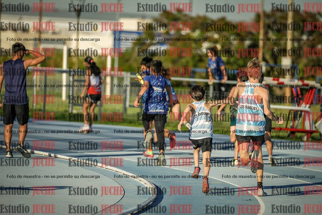 Fotos de las Postas 5x80 m de mujeres y varones