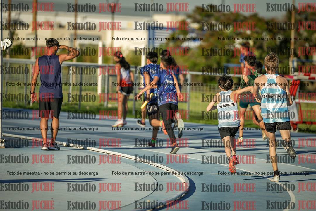 Fotos de las Postas 5x80 m de mujeres y varones