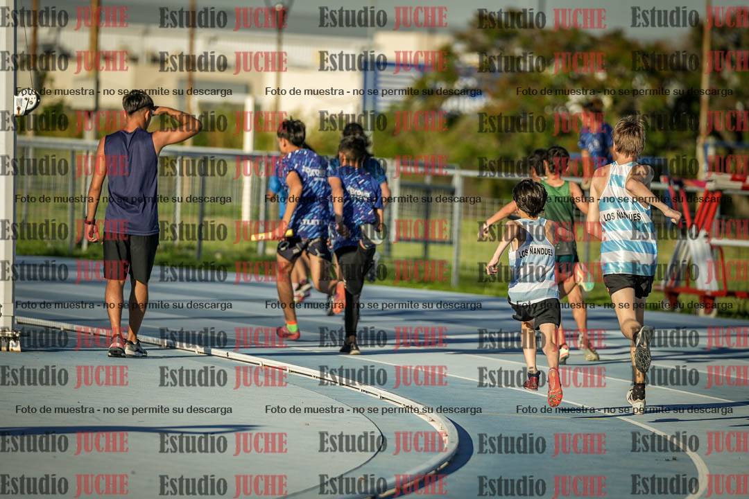 Fotos de las Postas 5x80 m de mujeres y varones